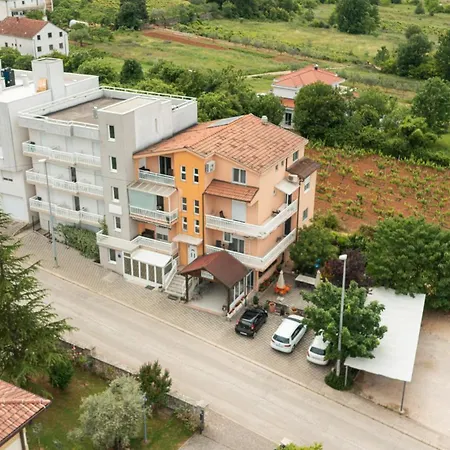 Alojamento de Acomodação e Pequeno-almoço Pansion Karolina Međugorje