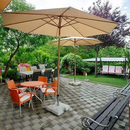 Bed & Breakfast Pansion Karolina